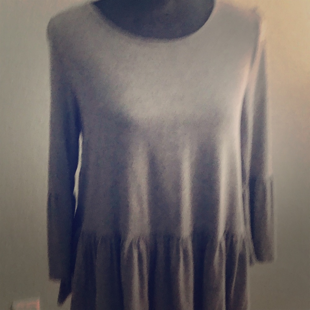 Francesca's DEE ELLY Gray Peplum Top sz M